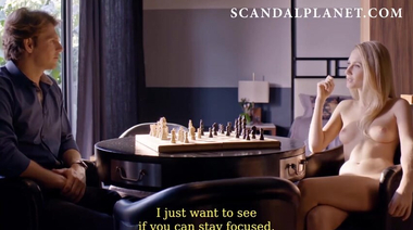 Алин Джонс в роли голой шахматистки и любительницы страстного секса