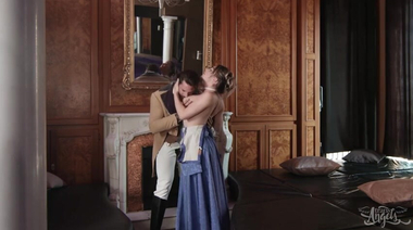 Герцогиня транс Эмма Роуз трахается с принцем Папи за спиной у подруги